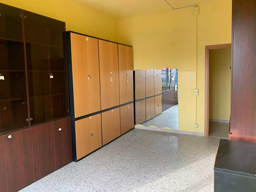 Immagine 10 di Attività commerciale in affitto  in via savonarola a Lucca