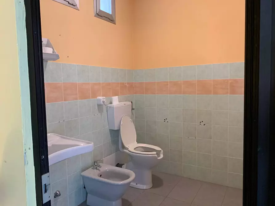 Immagine 12 di Attività commerciale in affitto  in via savonarola a Lucca