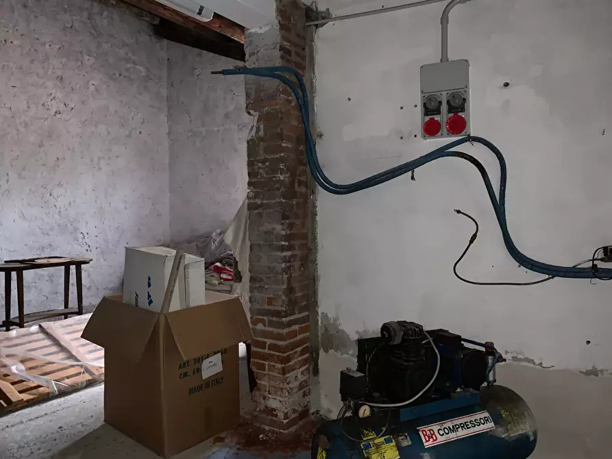 Immagine 4 di Attività commerciale in affitto  in via nazionale a Lucca