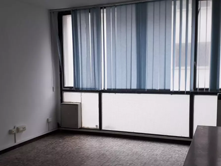 Immagine 5 di Ufficio in affitto  in via ugo la malfa a Cascina