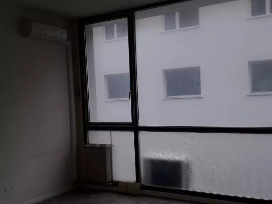 Immagine 8 di Ufficio in affitto  in via ugo la malfa a Cascina