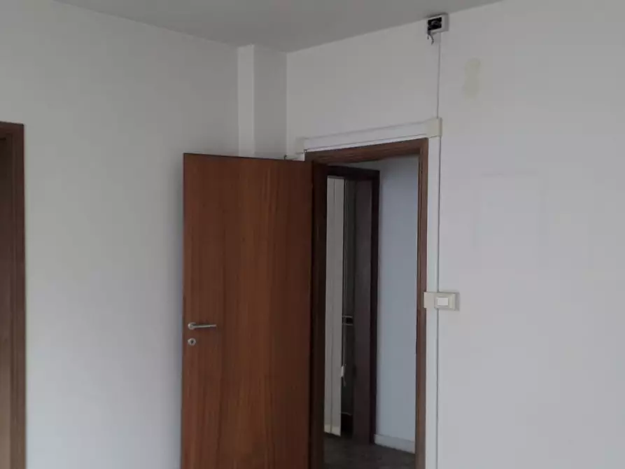 Immagine 11 di Ufficio in affitto  in via ugo la malfa a Cascina
