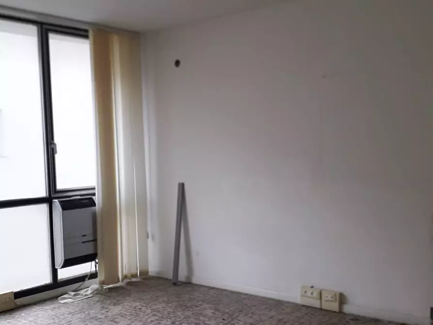 Immagine 12 di Ufficio in affitto  in via ugo la malfa a Cascina