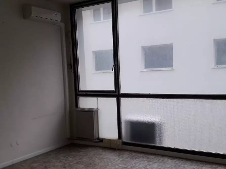 Immagine 14 di Ufficio in affitto  in via ugo la malfa a Cascina
