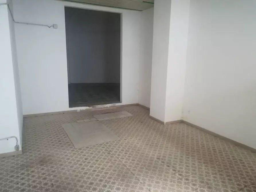 Immagine 3 di Attività commerciale in affitto  in Via Cosimo Del Fante 12 a Livorno