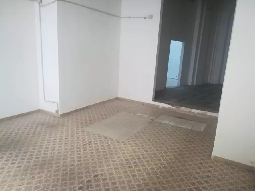 Immagine 2 di Attività commerciale in affitto  in Via Cosimo Del Fante 12 a Livorno