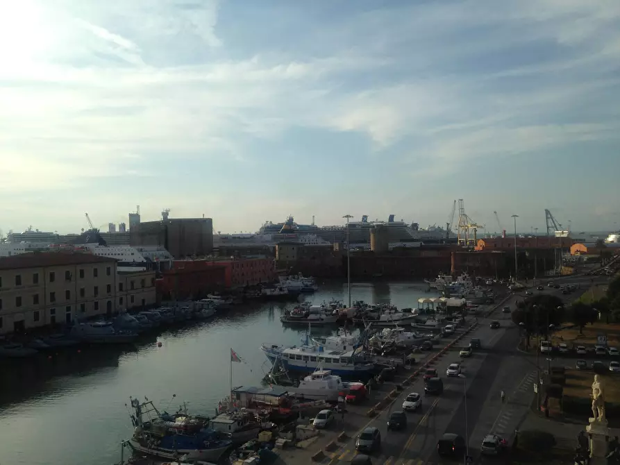 Immagine 10 di Attività commerciale in affitto  in Via Fiume 81 a Livorno