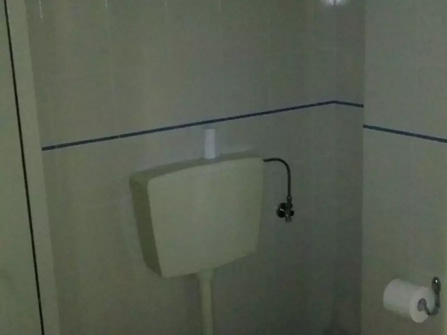 Immagine 8 di Attività commerciale in affitto  in Via Fiume 81 a Livorno