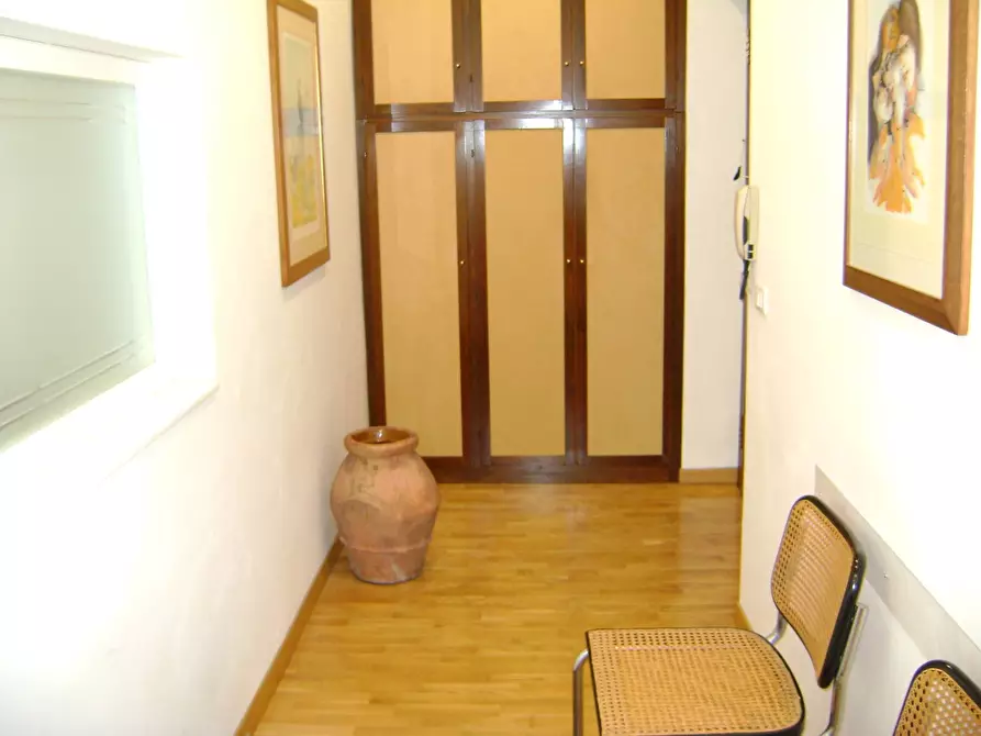 Immagine 5 di Ufficio in affitto  in Piazza Elia Benamozegh 55 a Livorno