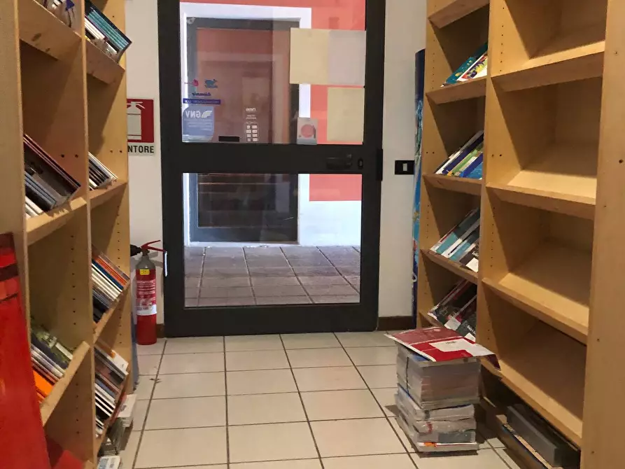 Immagine 8 di Ufficio in affitto  in Via Di Vittorio a Altopascio