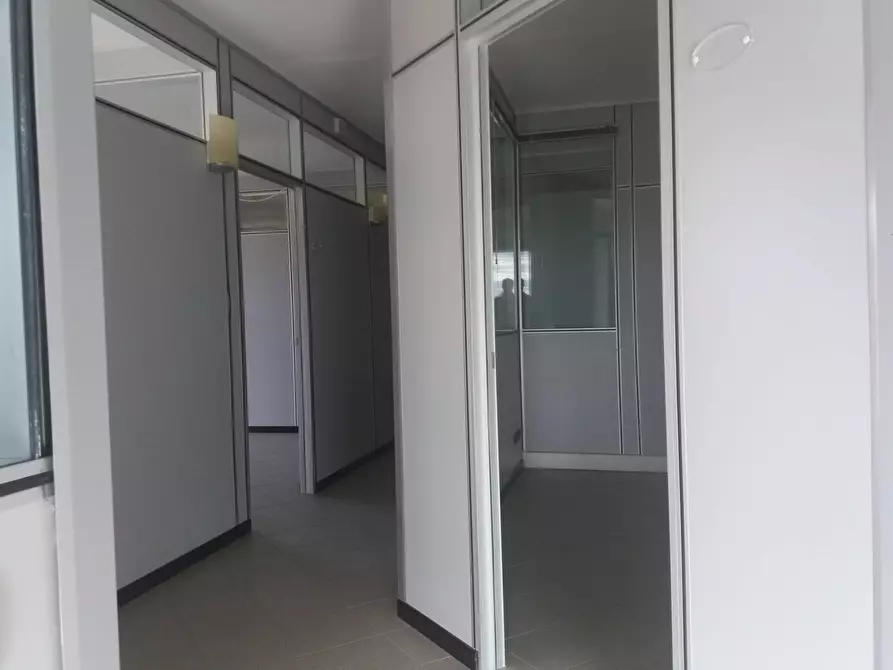 Immagine 3 di Ufficio in affitto  in via lenin - a San Giuliano Terme
