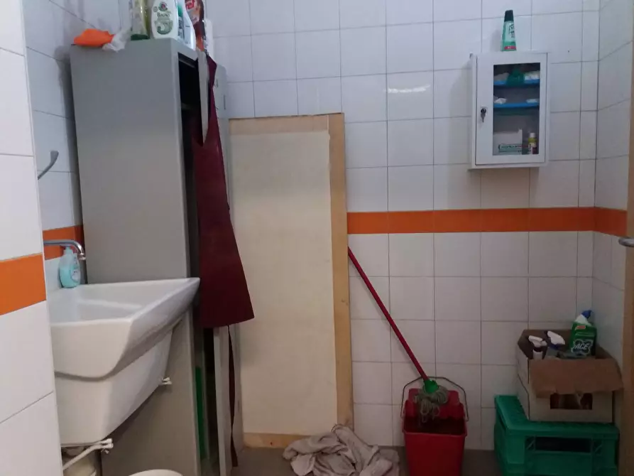 Immagine 5 di Attività commerciale in affitto  in via veneto - a San Giuliano Terme