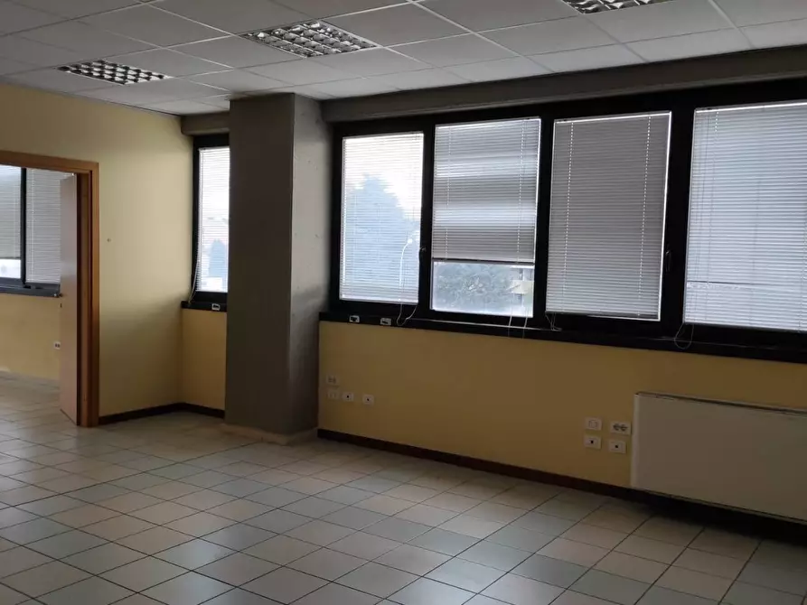 Immagine 4 di Ufficio in affitto  in Via Sarzanese 90 a Lucca