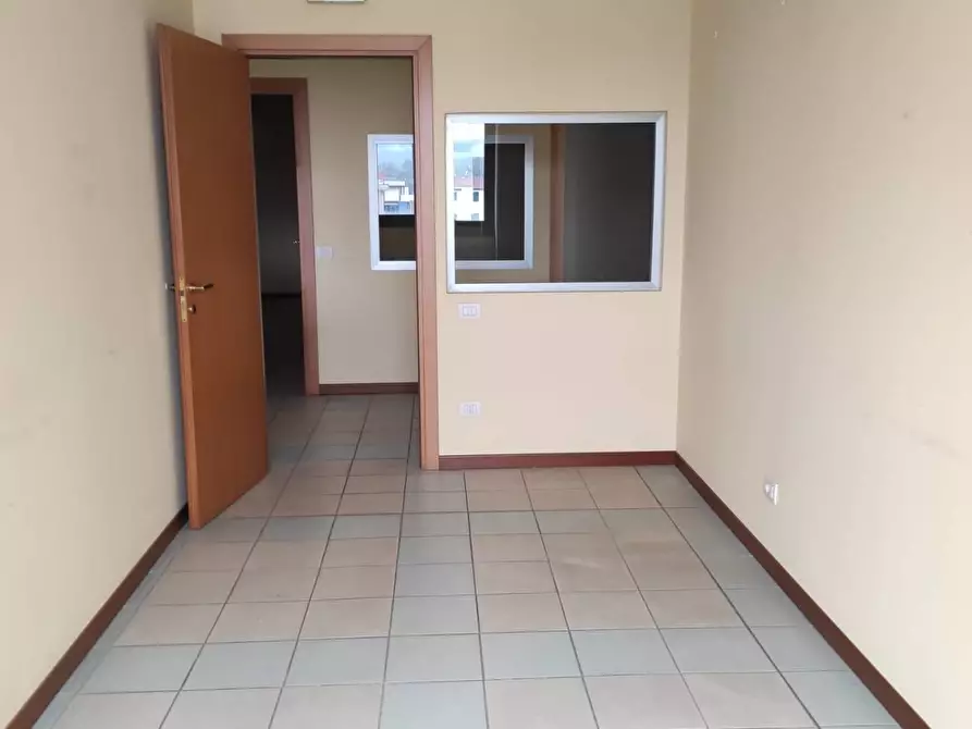 Immagine 3 di Ufficio in affitto  in Via Sarzanese 90 a Lucca