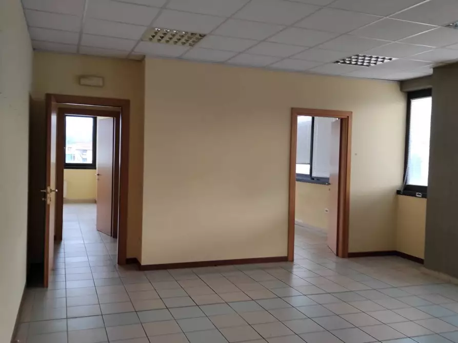 Immagine 1 di Ufficio in affitto  in Via Sarzanese 90 a Lucca