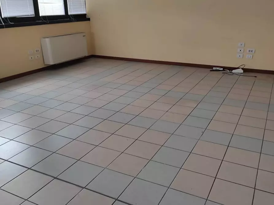 Immagine 8 di Ufficio in affitto  in Via Sarzanese 90 a Lucca