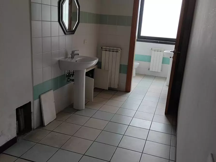 Immagine 11 di Ufficio in affitto  in Via Sarzanese 90 a Lucca