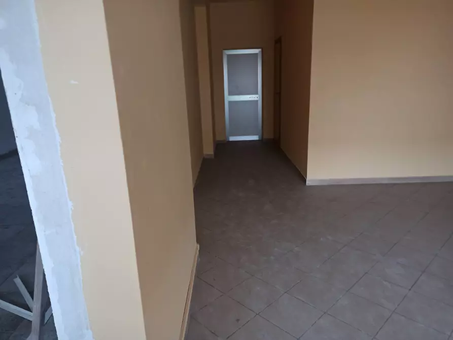 Immagine 2 di Attività commerciale in affitto  in via calcesana - a San Giuliano Terme