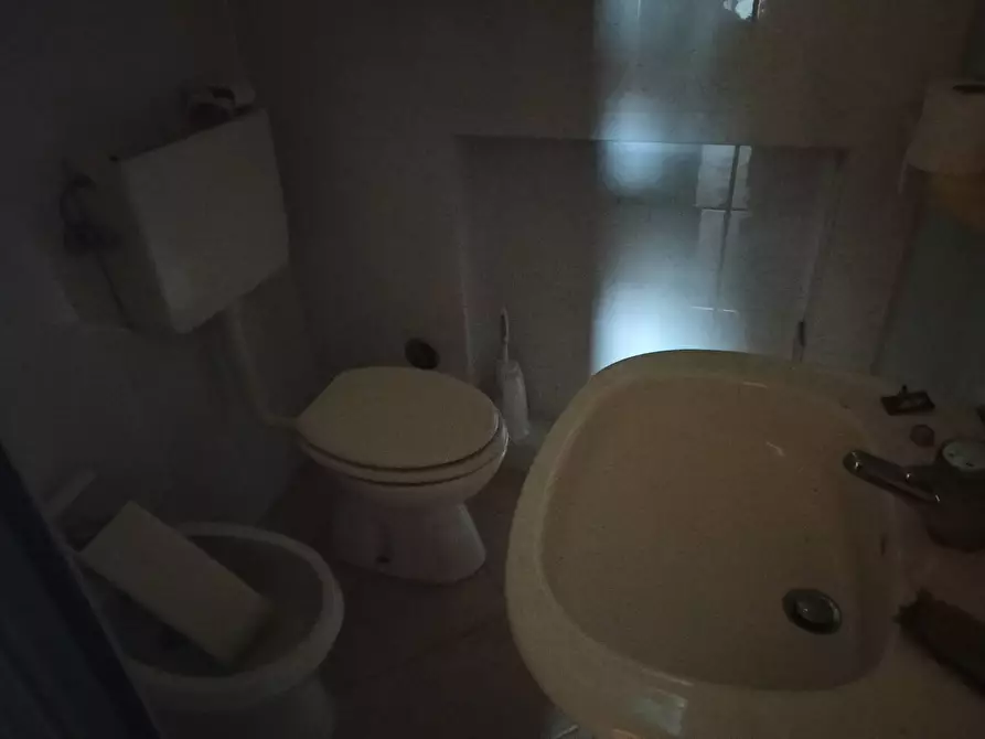 Immagine 5 di Attività commerciale in affitto  in via calcesana - a San Giuliano Terme