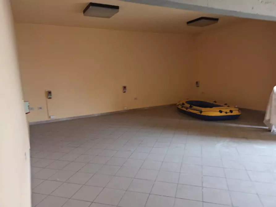 Immagine 7 di Attività commerciale in affitto  in via calcesana - a San Giuliano Terme