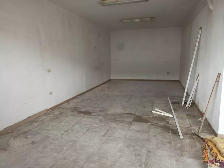 Immagine 9 di Attività commerciale in affitto  in via calcesana - a San Giuliano Terme