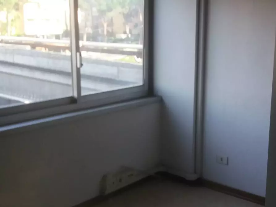 Immagine 3 di Ufficio in affitto  in Migliarina a Viareggio