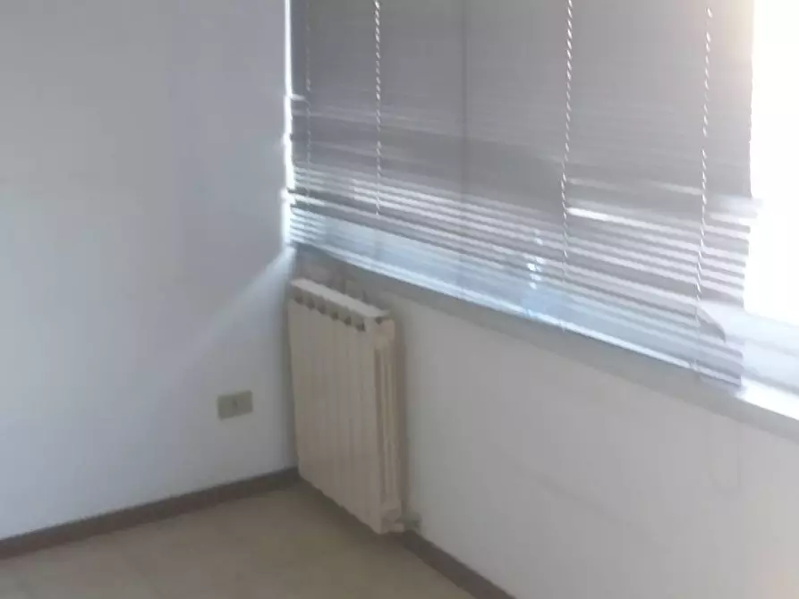 Immagine 9 di Ufficio in affitto  in Migliarina a Viareggio