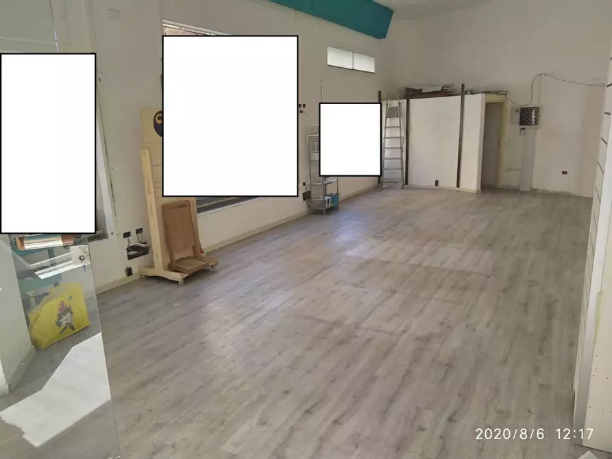 Immagine 2 di Attività commerciale in affitto  in Piazza Elia Benamozegh 10 a Livorno