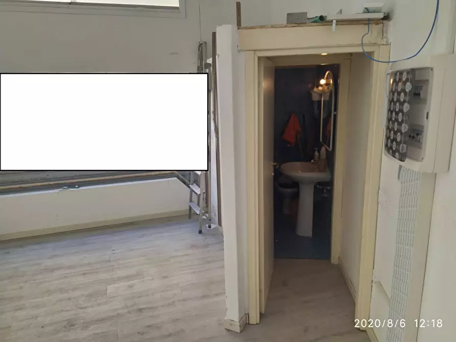 Immagine 6 di Attività commerciale in affitto  in Piazza Elia Benamozegh 10 a Livorno