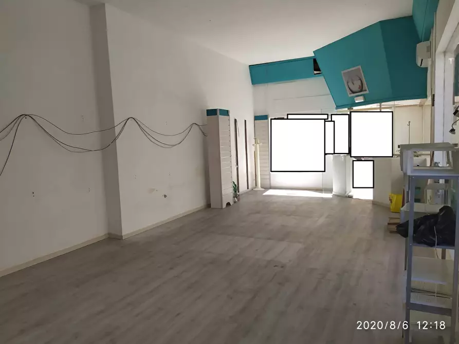 Immagine 3 di Attività commerciale in affitto  in Piazza Elia Benamozegh 10 a Livorno