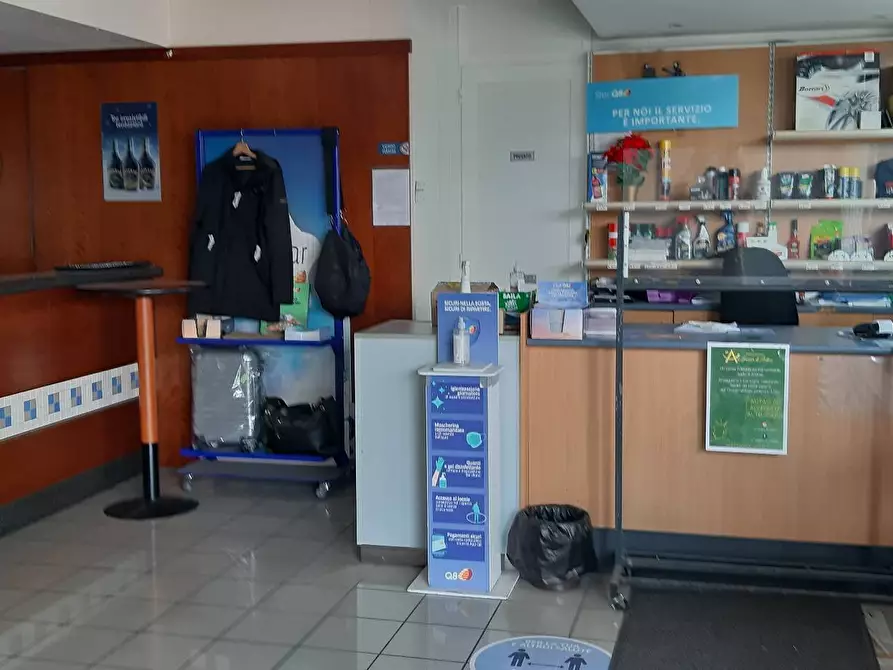 Immagine 3 di Attività commerciale in affitto  in largo giovannini - a Pisa