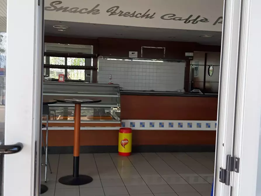 Immagine 7 di Attività commerciale in affitto  in largo giovannini - a Pisa