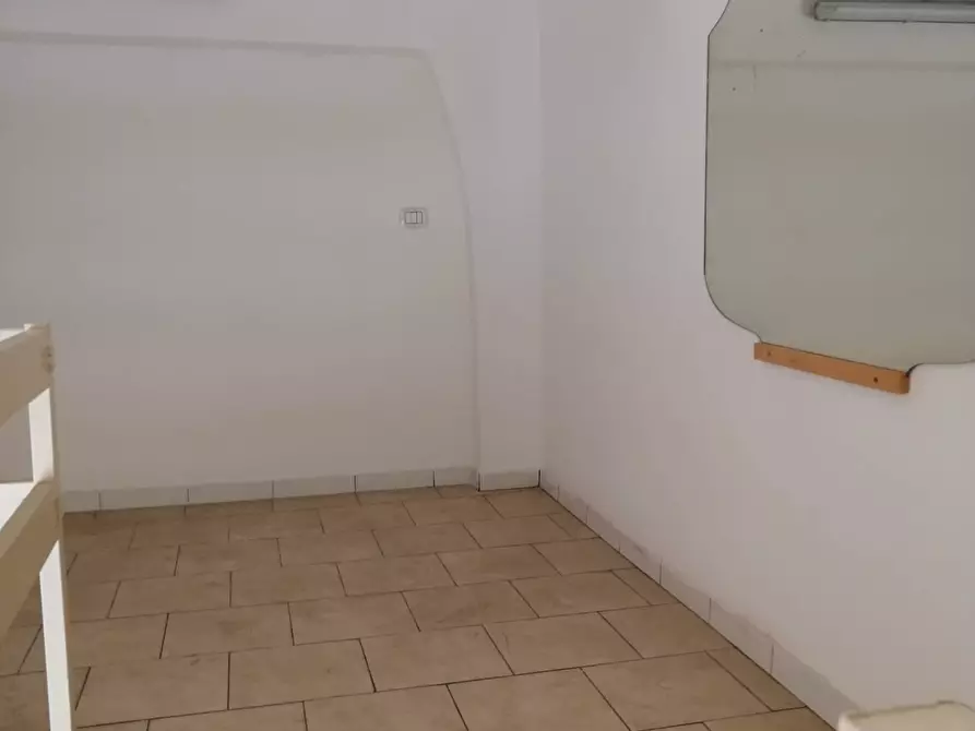 Immagine 9 di Attività commerciale in affitto  in Piazza Mazzini a Livorno