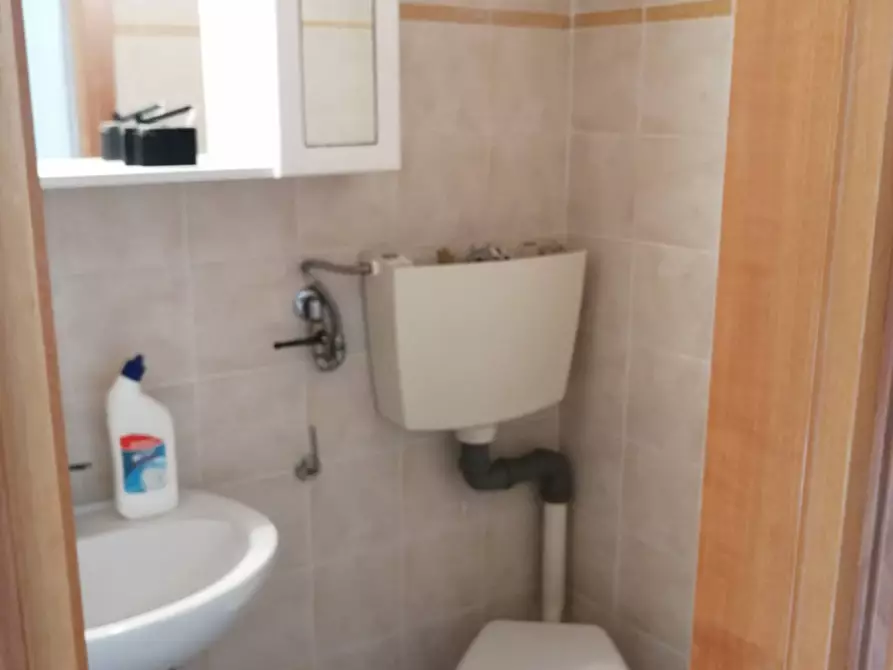 Immagine 11 di Attività commerciale in affitto  in Piazza Mazzini a Livorno