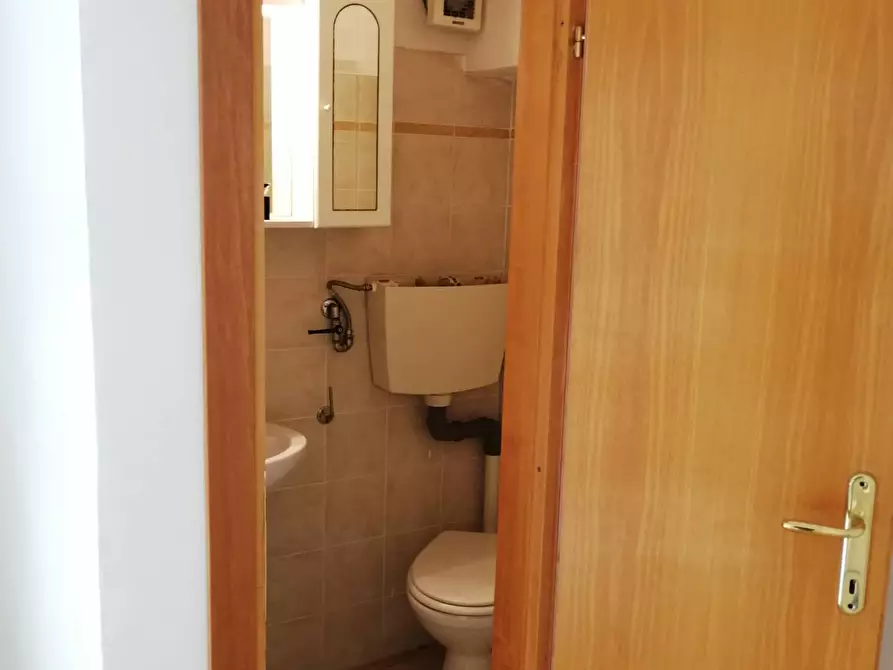 Immagine 12 di Attività commerciale in affitto  in Piazza Mazzini a Livorno