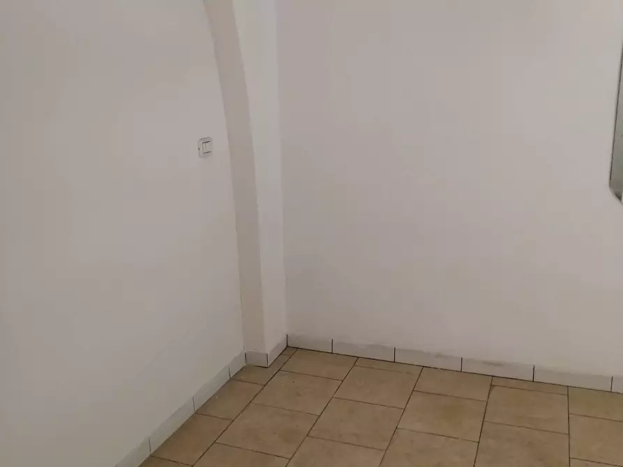 Immagine 13 di Attività commerciale in affitto  in Piazza Mazzini a Livorno