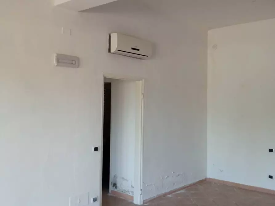 Immagine 2 di Attività commerciale in affitto  in lammari a Capannori