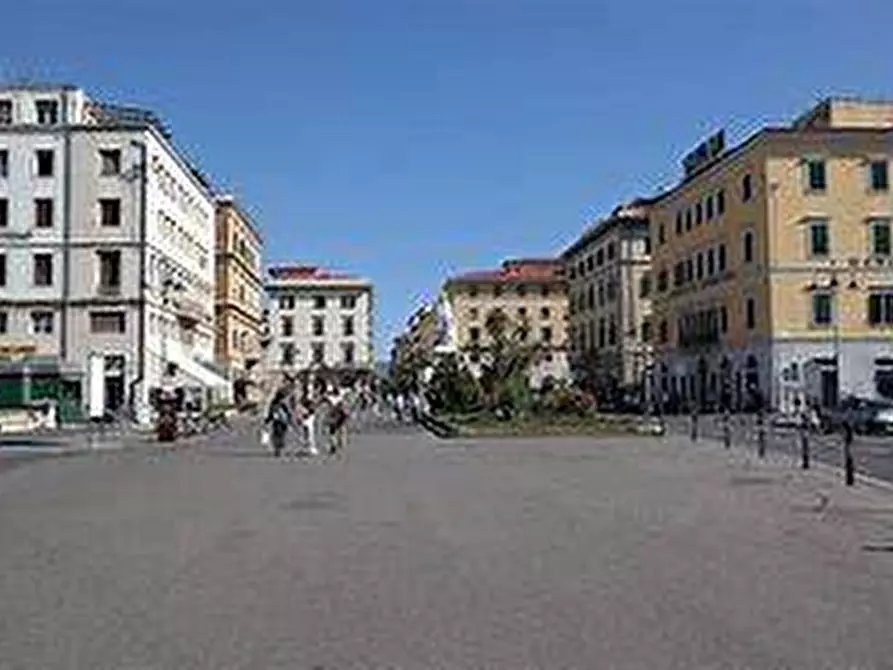 Immagine 3 di Attività commerciale in affitto  in Piazza Cavour a Livorno