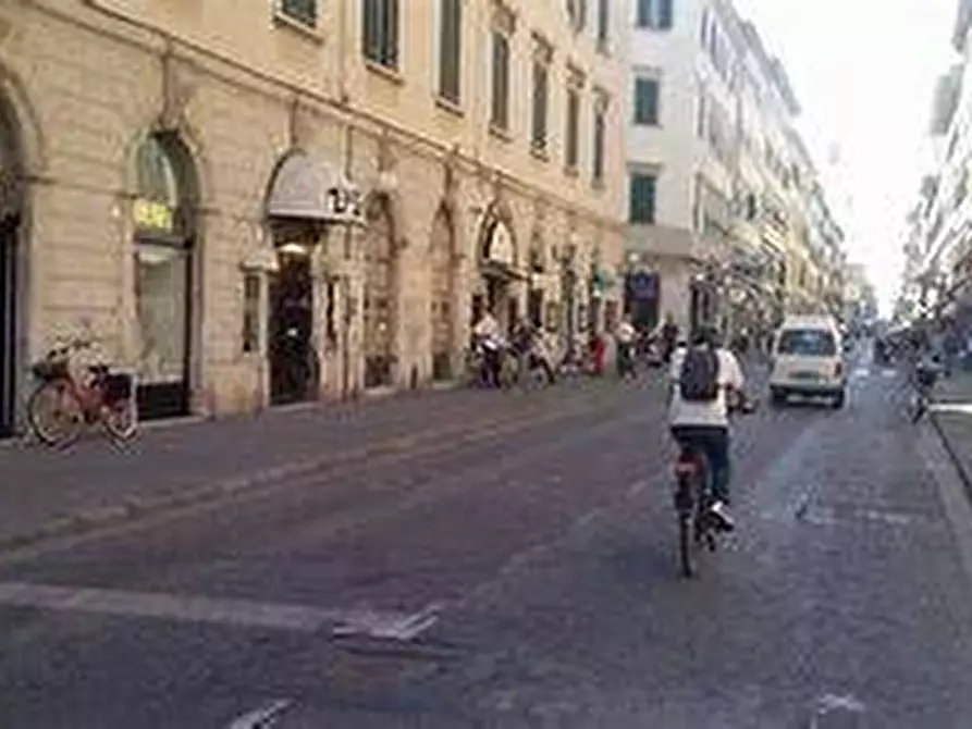 Immagine 8 di Attività commerciale in affitto  in Piazza Cavour a Livorno