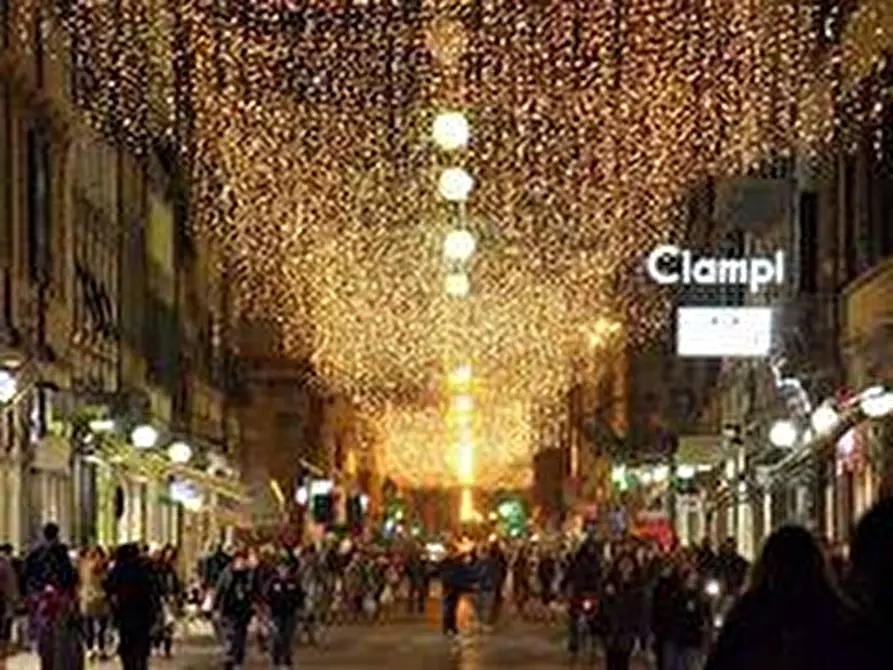 Immagine 10 di Attività commerciale in affitto  in Piazza Cavour a Livorno