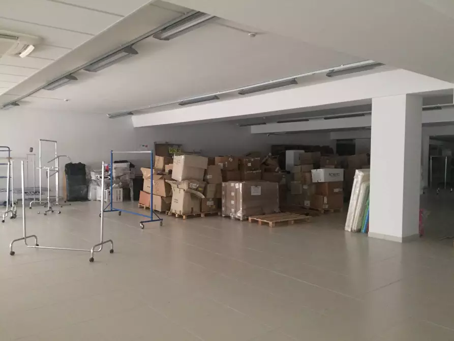 Immagine 2 di Attività commerciale in affitto  in via tosco romagnola a Pisa