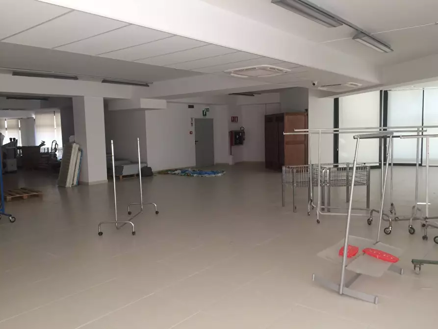 Immagine 4 di Attività commerciale in affitto  in via tosco romagnola a Pisa