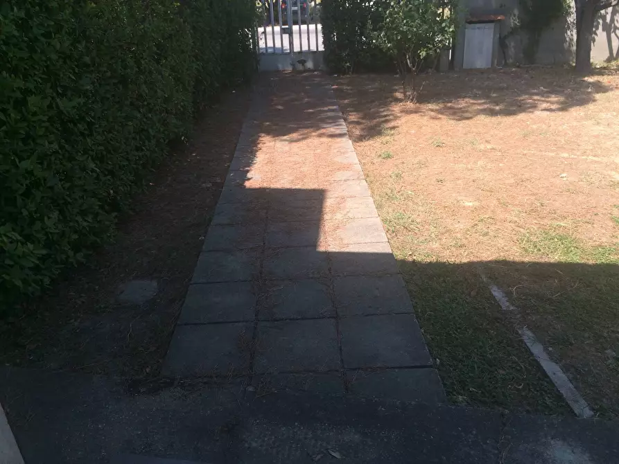 Immagine 13 di Attività commerciale in affitto  in via umberto terracini 22 a Cascina