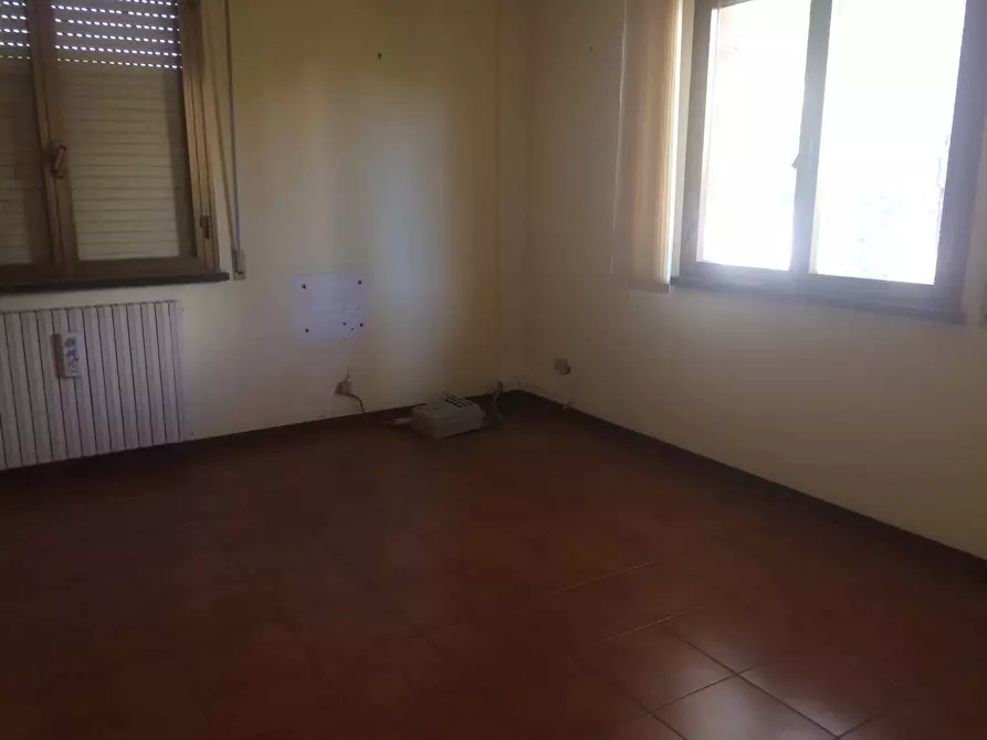 Immagine 14 di Attività commerciale in affitto  in via umberto terracini 22 a Cascina