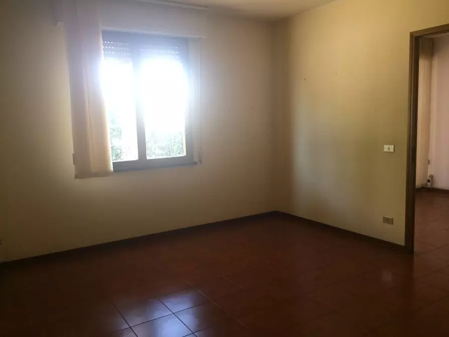 Immagine 15 di Attività commerciale in affitto  in via umberto terracini 22 a Cascina