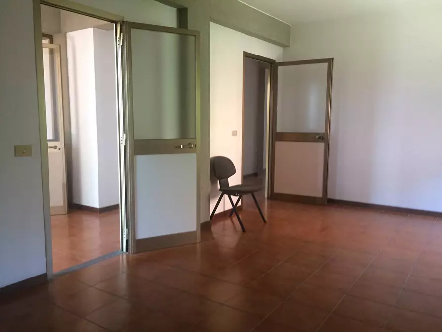 Immagine 17 di Attività commerciale in affitto  in via umberto terracini 22 a Cascina