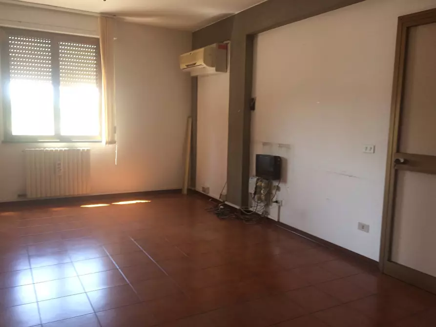 Immagine 19 di Attività commerciale in affitto  in via umberto terracini 22 a Cascina