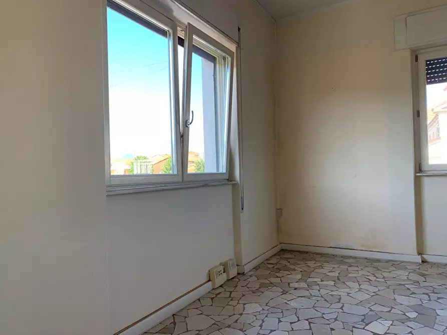 Immagine 7 di Ufficio in affitto  in Via Marconi a Viareggio