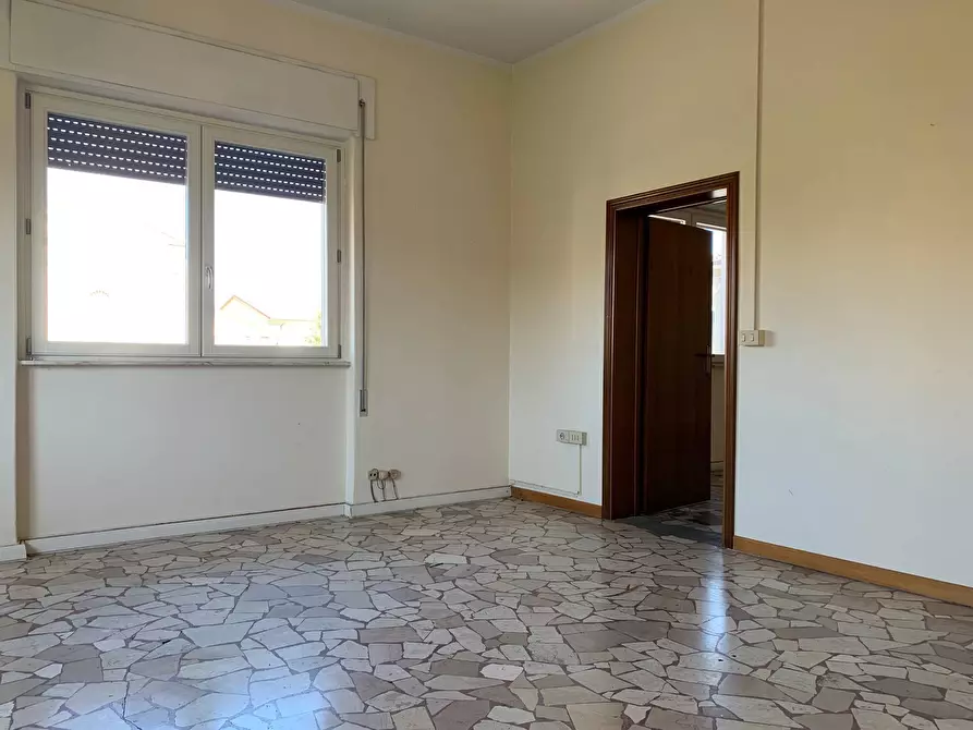 Immagine 8 di Ufficio in affitto  in Via Marconi a Viareggio