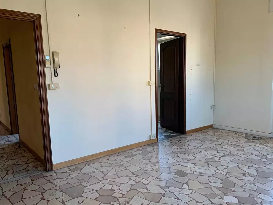 Immagine 9 di Ufficio in affitto  in Via Marconi a Viareggio